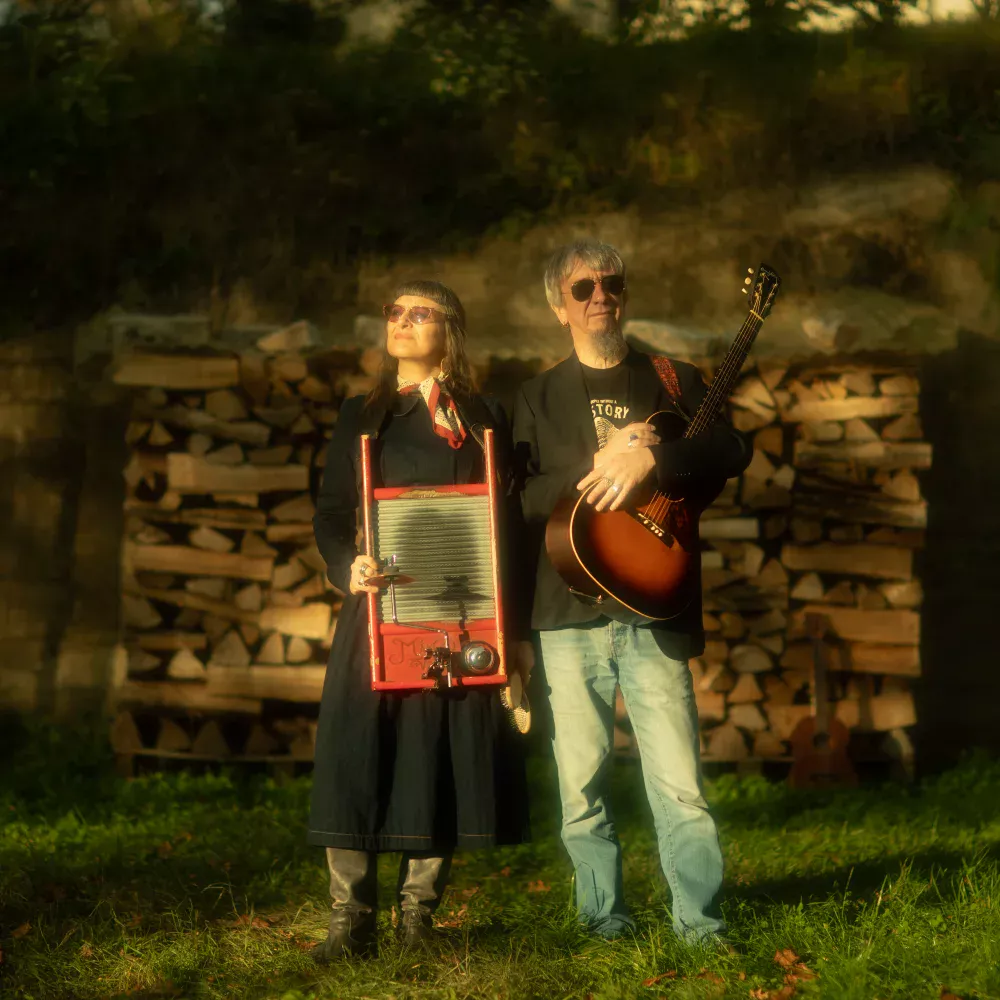 Max & Veronica About Us